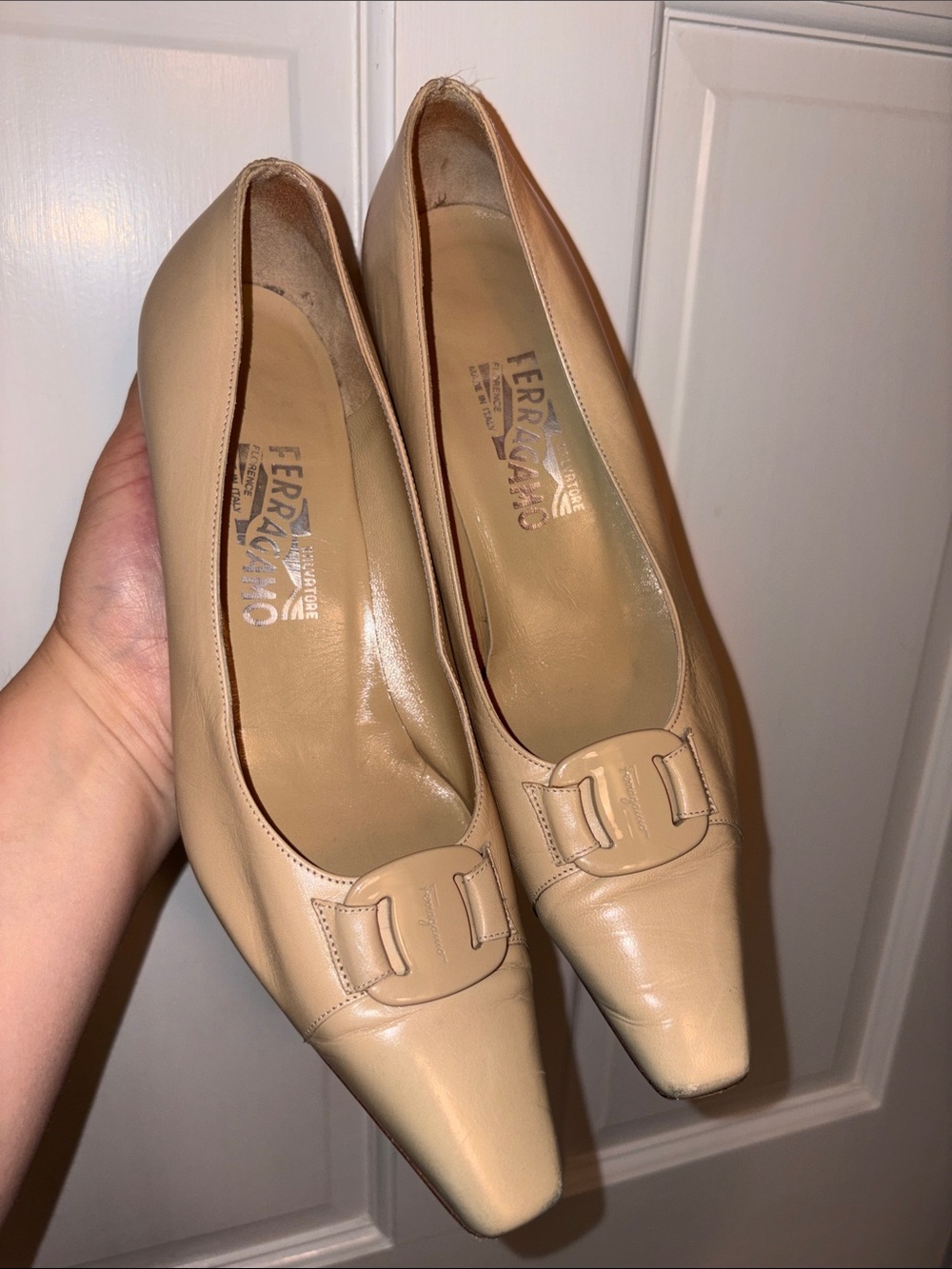 Salvatore Ferragamo Women’s Beige Leather Square-Toe shoes size 7,5